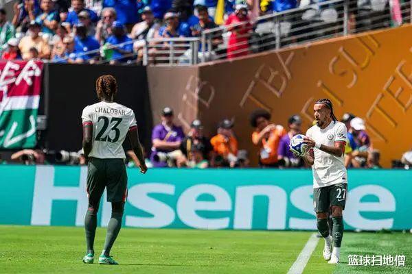 Premier League quá mạnh! Đội xuống hạng đã giành chức vô địch UEFA Cup và tiến tới Chung kết Câu lạc