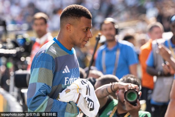 Lễ kỷ niệm đầu tiên của MBappe tham gia Real Madrid: Danh dự và tranh cãi cùng tồn tại, chúng ta có 